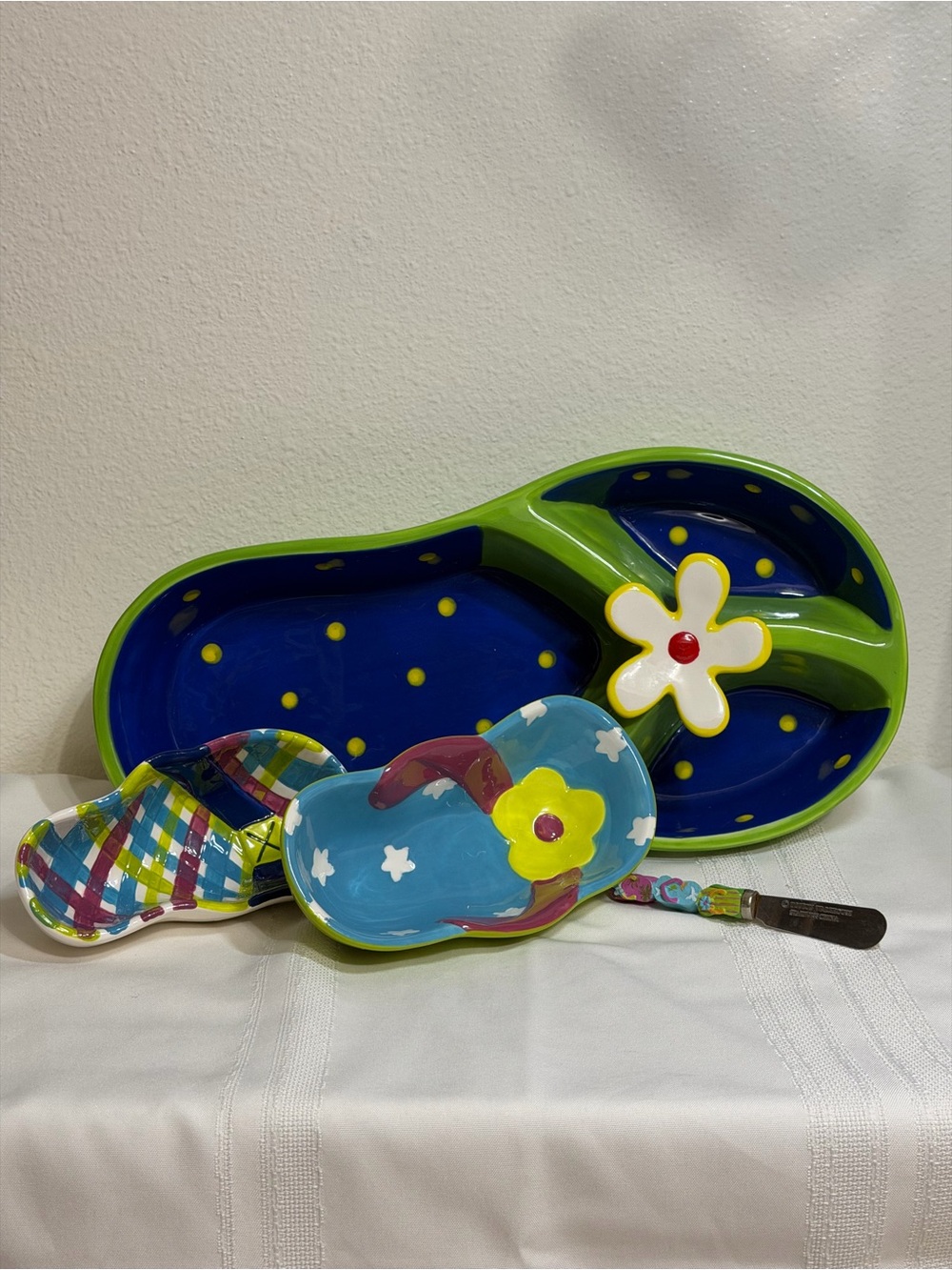 Flip Flop Sandle Dish Serving Bowl Chip & Dip, 2 Small Bowls & Spreading Knife